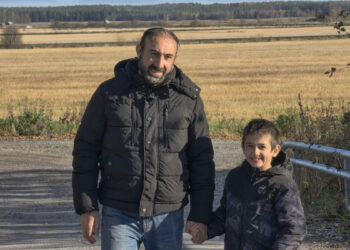 Gurbetçi baba, hayatını otizmli oğluna adadı