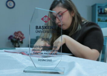 Üniversiteyi dereceyle bitiren serebral palsili Duru'nun hayali akademisyen olmak