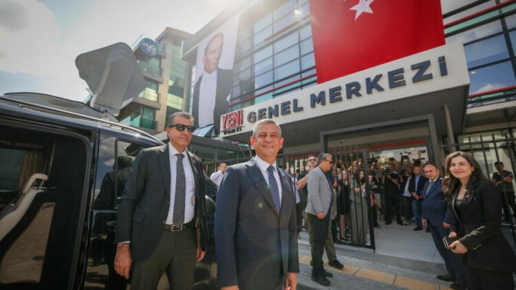 Yeni Parti'nin ismi değişmeyecek