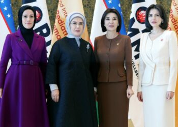 Emine Erdoğan: Gazze başta olmak üzere savaş bölgelerindeki çocukların sesi olmayı insanlık vazifemiz görüyoruz