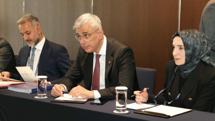 Bakan Memişoğlu, Katar Halk Sağlığı Bakanı Mansur bin İbrahim Al Mahmud ile görüştü