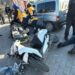 Hafif ticari araç ile motosiklet çarpıştı; 1'i ağır, 2 yaralı
