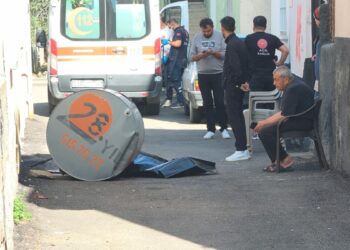 Onarmaya çalıştığı su deposuyla birlikte damdan düşen tamirci öldü