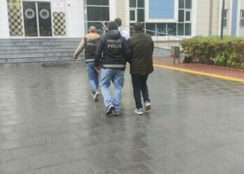 Midelerinden uyuşturucu çıkan 2 şüpheli tutuklandı
