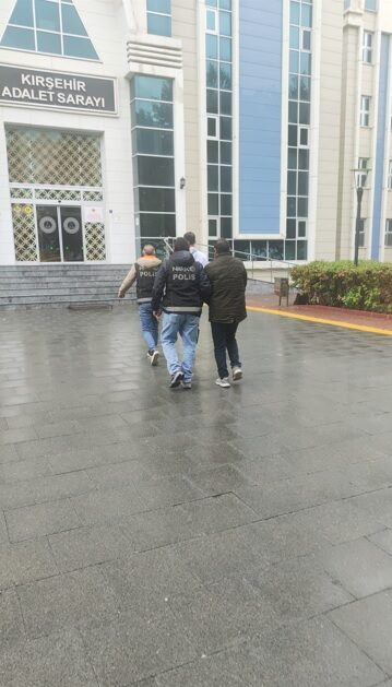 Midelerinden uyuşturucu çıkan 2 şüpheli tutuklandı