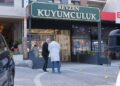Esenyurt'ta kuyumcuya ateş açtı; silahla tehdit ettiği sürücünün otomobiliyle kaçtı / Geniş haber