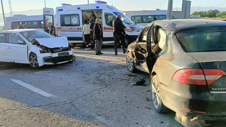 Malatya'da otomobiller çarpıştı; 1'i ağır, 6 yaralı