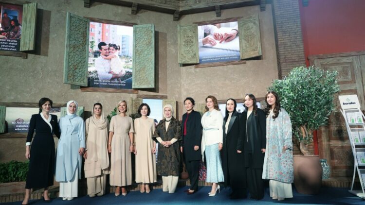 Emine Erdoğan, ‘Özbekistan’da Beşeri Sermayenin Geliştirilmesine Yönelik Reformlar’ konulu sergiyi ziyaret etti
