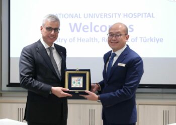 Bakan Memişoğlu, Singapur Ulusal Üniversite Hastanesi'ni ziyaret etti