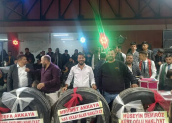 Düğünde damada kamyon lastiği hediye ettiler