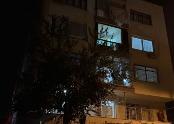 Mersin’de zemin katında çökme meydana gelen bina tahliye edildi