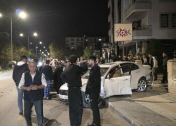 Çorum'da iki otomobil çarpıştı: 4 yaralı