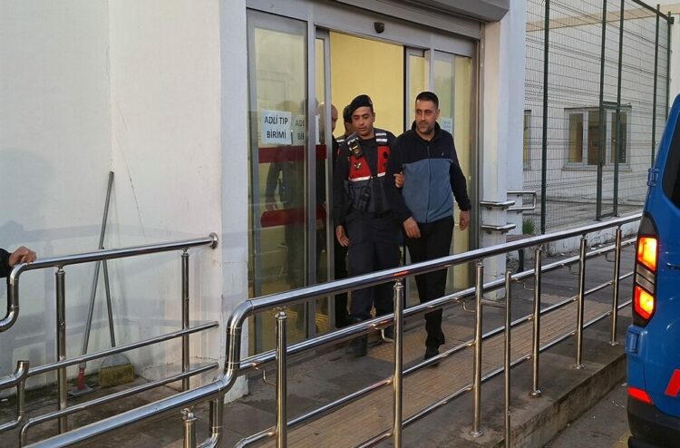 Çukurova Belediyesi'ne yönelik operasyonda gözaltına alınan 49 şüpheliden 34'ü tutuklandı