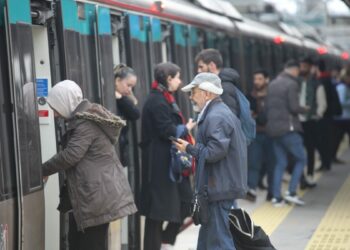 Bakan Uraloğlu: 29 Ekim'de bakanlığa bağlı kent içi raylı sistemler ücretsiz olacak