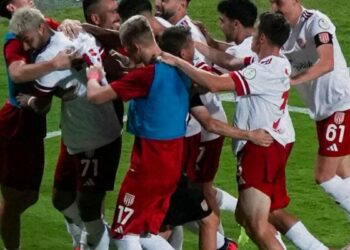 Ayvalıkgücü lider önünde