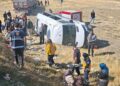TIR'la yolcu minibüsü çarpıştı; 1'i ağır, 11 yaralı