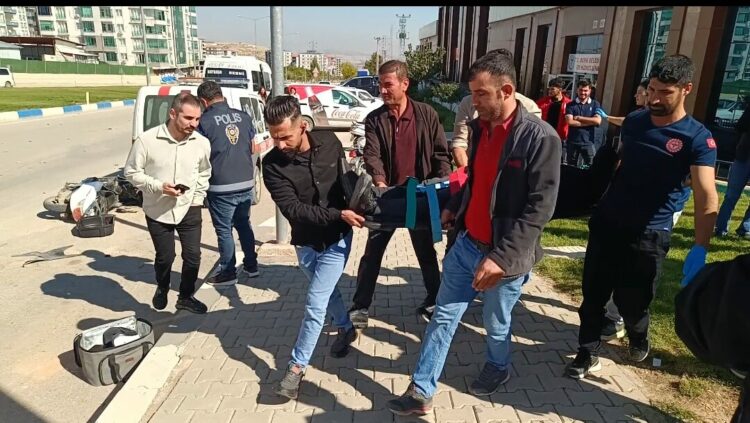 Otomobilin çarptığı motosikletin sürücüsü ağır yaralandı