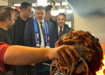 Bakan Çiftçi, 'Erzurum Tanıtım Günleri'ni ziyaret etti