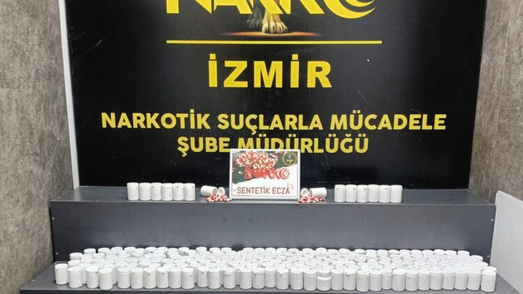 İzmir’de toprağa gömülü 17 bin 528 sentetik ecza ele geçirildi 2 gözaltı