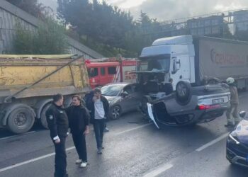 Bağcılar'da zincirleme kaza; yaralılar var