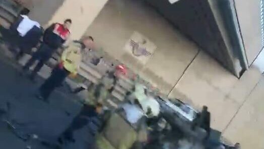 Refüje çarpıp takla atan otomobil alev aldı: 1 ölü