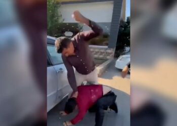 Bıçaklayıp darbettiği kişinin yakınları tarafından sopayla dövüldü