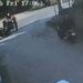 Motosiklet, traktöre ardından durağa çarptı; sürücünün ağır yaralandığı kaza kamerada