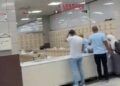 Markete girişte çantaya el koyma uygulamasına belediye tebligatıyla son verildi
