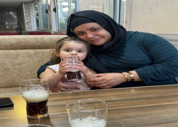 Hatay'da kazada ölen anne ile 4 yaşındaki kızı toprağa verildi