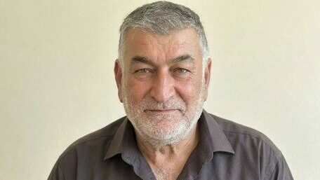 Ceviz toplamak için çıktığı ağaçtan düşüp öldü