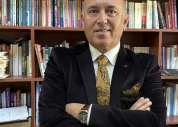 Aile içinde 'phubbing' tehlikesi; telefon insanlar arasındaki göz göze iletişimi bölüyor