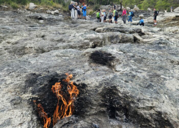 'İlk olimpiyat ateşi' efsanesinin adresi Yanartaş, turistlerin uğrak noktası