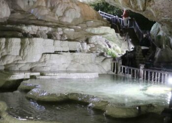 'Yer altındaki gizli Pamukkale' Kaklık Mağarası, ziyaretçi sayısında kendi rekorunu geliştirdi