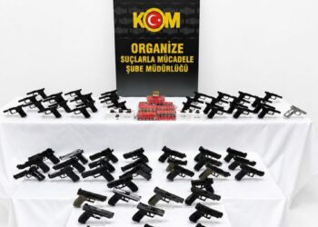 İzmir'de silah imalathanesine operasyon; 3 gözaltı