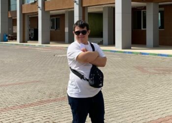Masa tenisi dünya 3'üncüsü Işık, antrenörlük bölümünün ilk ve tek Down sendromlu öğrencisi
