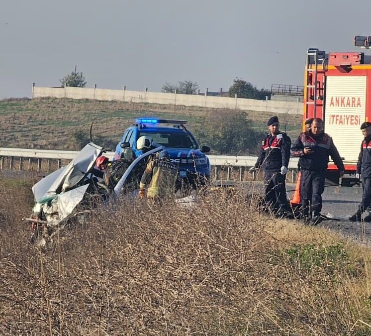 Ankara'da can pazarı: İki otomobil çarpıştı; 3 ölü, 4 yaralı