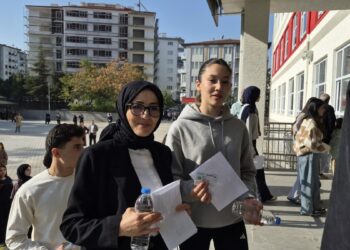 Anne ve kızı, aynı okulda KPSS'ye girdi