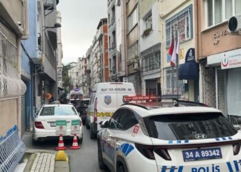 Şişli’de Kazakistanlı kadın balkondan yan binanın çatısına geçmeye çalışırken düşerek öldü