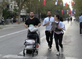 Kadıköy’deki Cumhuriyet Koşusu'nda hem koştular hem keyifli vakit geçirdiler