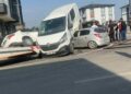 Otomobil ve minibüs çarpışıp savrulduktan sonra park halindeki araca çarptı: 3 yaralı