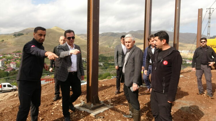 Türkiye'de bir ilk Bitlis'te: Çığ riskine karşı 'kar perdesi' ve 'kar köprüsü' önlemi!