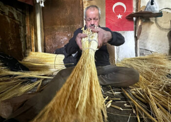 56 yıllık süpürgeci, teknolojiye direniyor