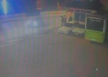 Otomobille çarpışan motosikletin sürücüsü yaralandı