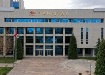 Danıştay'dan kopya cezasının sicilden silinmesini isteyen öğrenci lehine karar