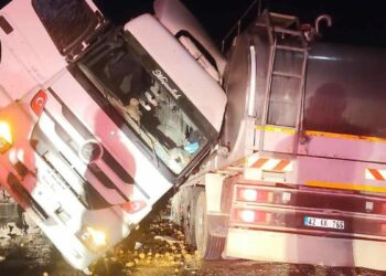 Tanker ile TIR çarpıştı: 1 ölü, 1 yaralı