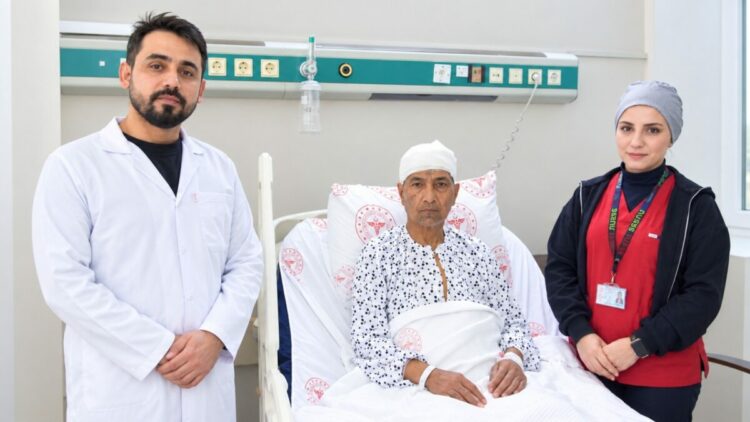 60 yaşındaki kadının beynindeki 10 santimetrelik kitle ameliyatla çıkarıldı