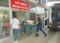 Otomobil ile çarpışan motosikletteki çift yaralandı; kaza kamerada