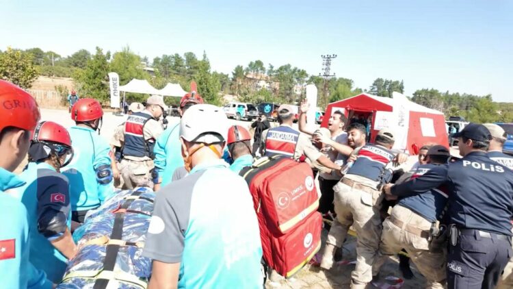 Şanlıurfa’da gerçeği aratmayan UMKE tatbikatı: Deprem senaryosu nefes kesti