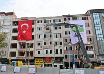 Bahçelievler’de kentsel dönüşüm kapsamında 6 bininci bina yıkıldı