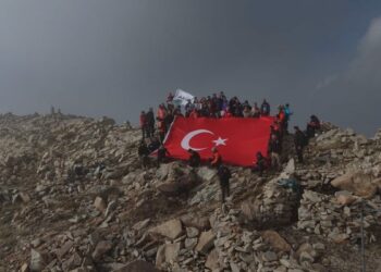 Bingöl Valisi Çelik ve protokolün katılımıyla Sülbüs Dağı'nın zirvesinde Cumhuriyet coşkusu